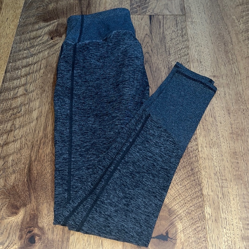 Alo. Woman’s Grey Leggings Size S